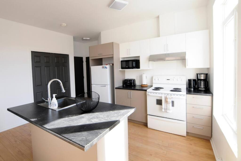Le 1808 - Spacieux Avec Balcon - Nord De Quebec Apartamento Exterior foto