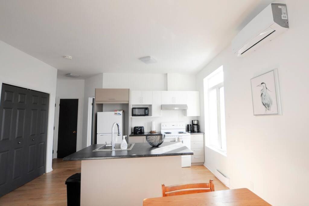 Le 1808 - Spacieux Avec Balcon - Nord De Quebec Apartamento Exterior foto